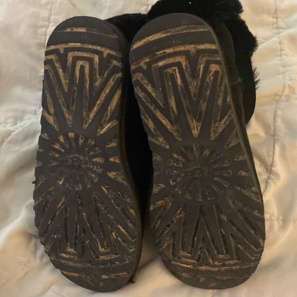Ugg Short Boots - Picture 6 of 7